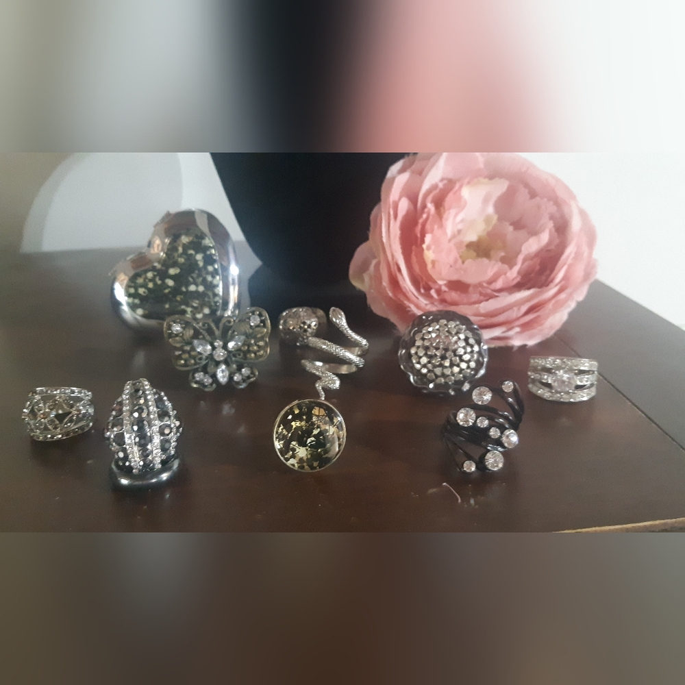 Elegant Silver and Black Women's Ring Set